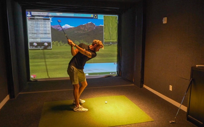 Golf simulator at Novus Westshore